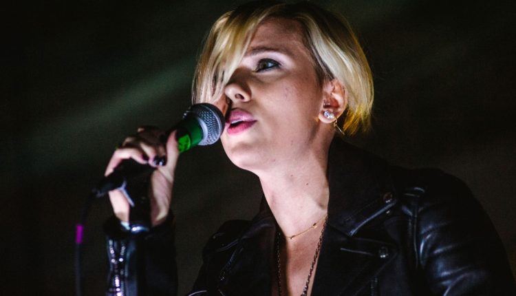 scarlett_johansson_singing